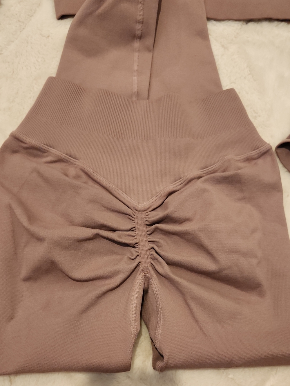 Bombshell Sportswear Cheeky Seamless Leggings - Picture 3 of 4